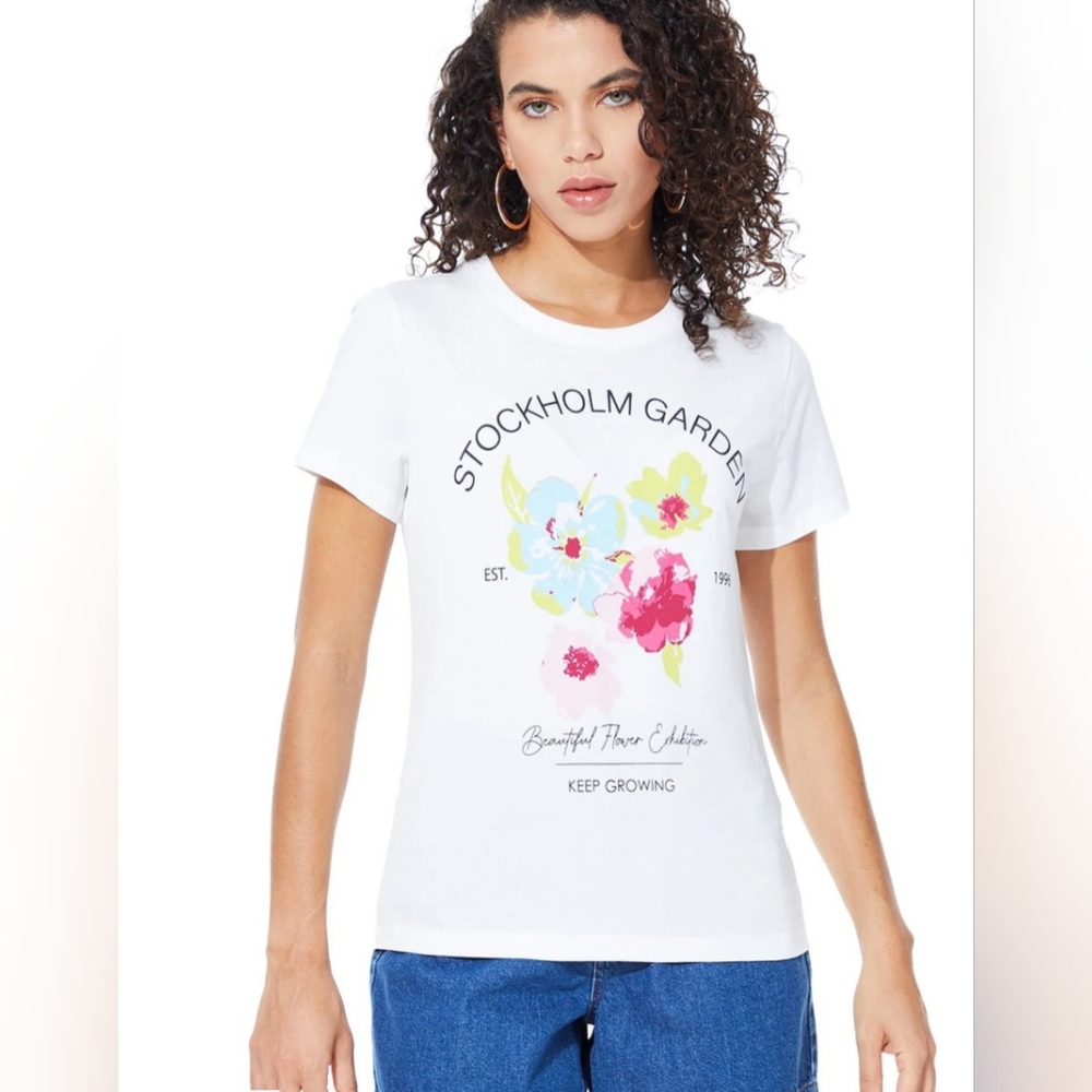 Stradivarius Graphic Print T- Shirt. Size XL
